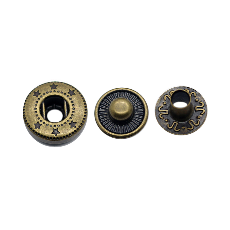 484# 喼钮下三件 开口笛