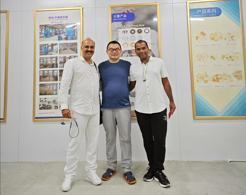 印度知名服装辅料企业参观东莞炜华实业，深化国际合作新篇章