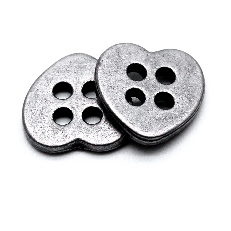 18L-11.5mm合金心形四孔钮
