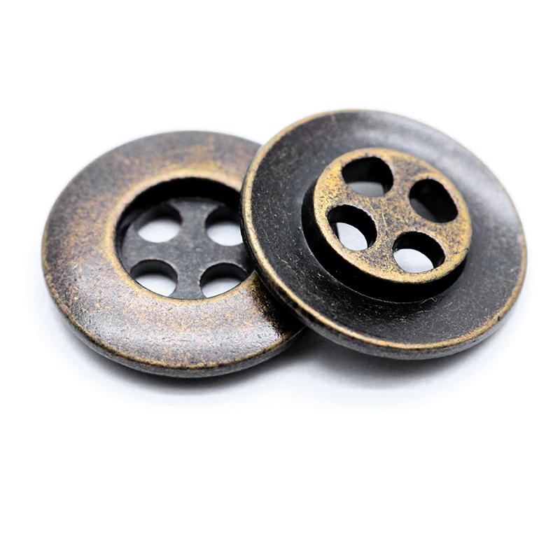 17mm合金四孔钮 弧形