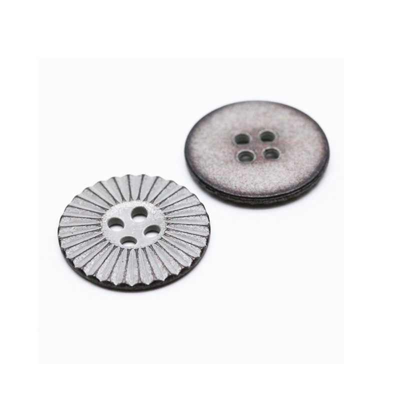 20mm合金四孔钮 太阳花 线条