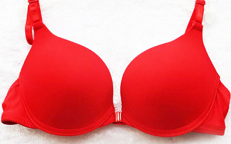 女生的内衣扣，为什么都是从后面解开的？放在前面不是更方便吗？