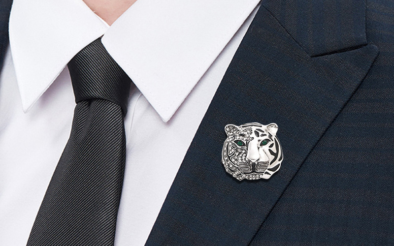 匠心铸就品质，创新引领未来——AB亚洲钮扣的高档胸针制造之路