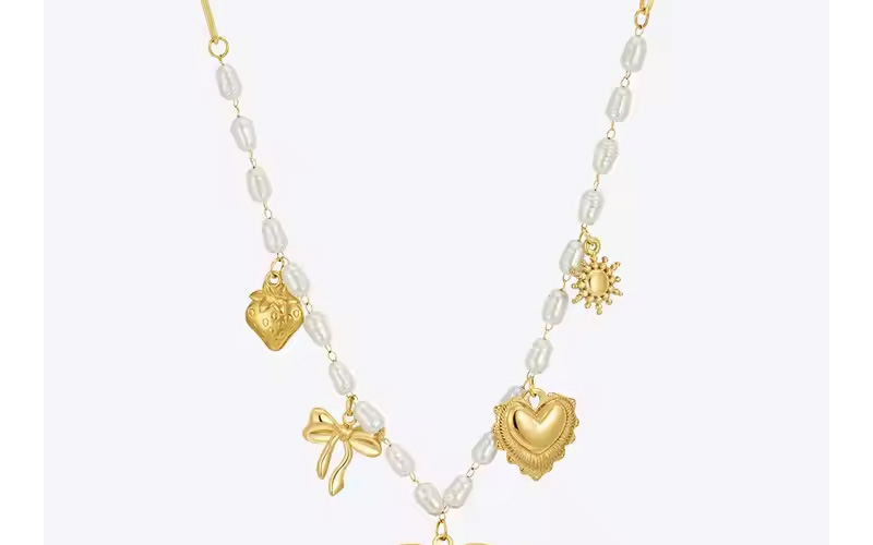 链条饰品：跨越风格的时尚密码——AB亚洲钮扣赋能多元服装设计 Title: Chain Accessories: The Fashion Code Across Styles – AB Asia Button Empowers Diverse Garment Design