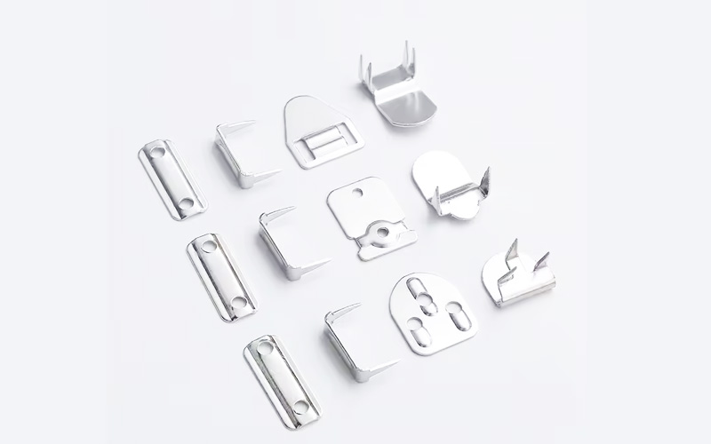 浙江服装产业再升级 热销西裤扣、五爪扣