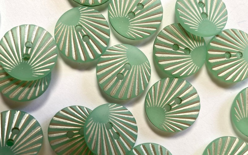 符合 Rosh, 绿色认证钮扣厂家首选，AB 亚洲钮扣以合规品质筑牢出口壁垒