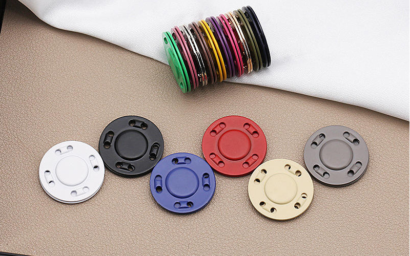 当“土气”钮扣成为秀场新宠：磁吸穿线按扣 一场关于审美的工业革命