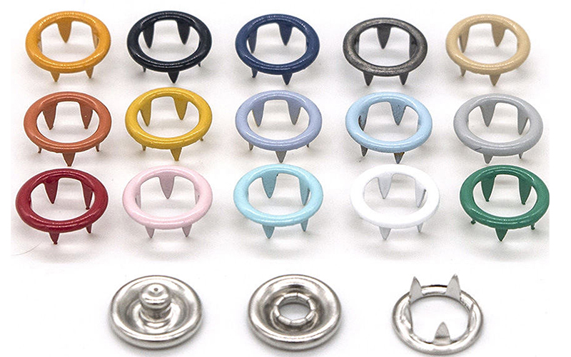 双穿面彩色珠光五爪扣：铜质与不锈钢材质的实用美学之选