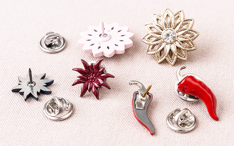 AB亚洲钮扣精心铸造，以徽章艺术点亮企业风范与时尚美学-胸标、徽章标