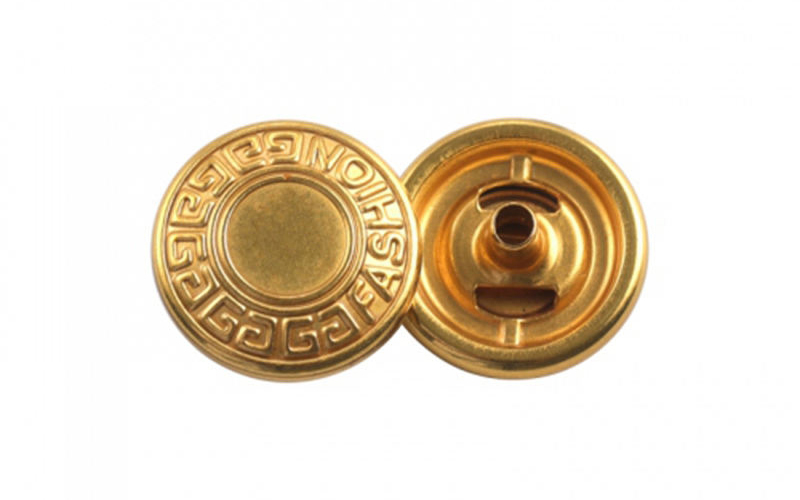 纹饰流转，方寸乾坤：几何回纹钮扣如何定义时尚单品灵魂