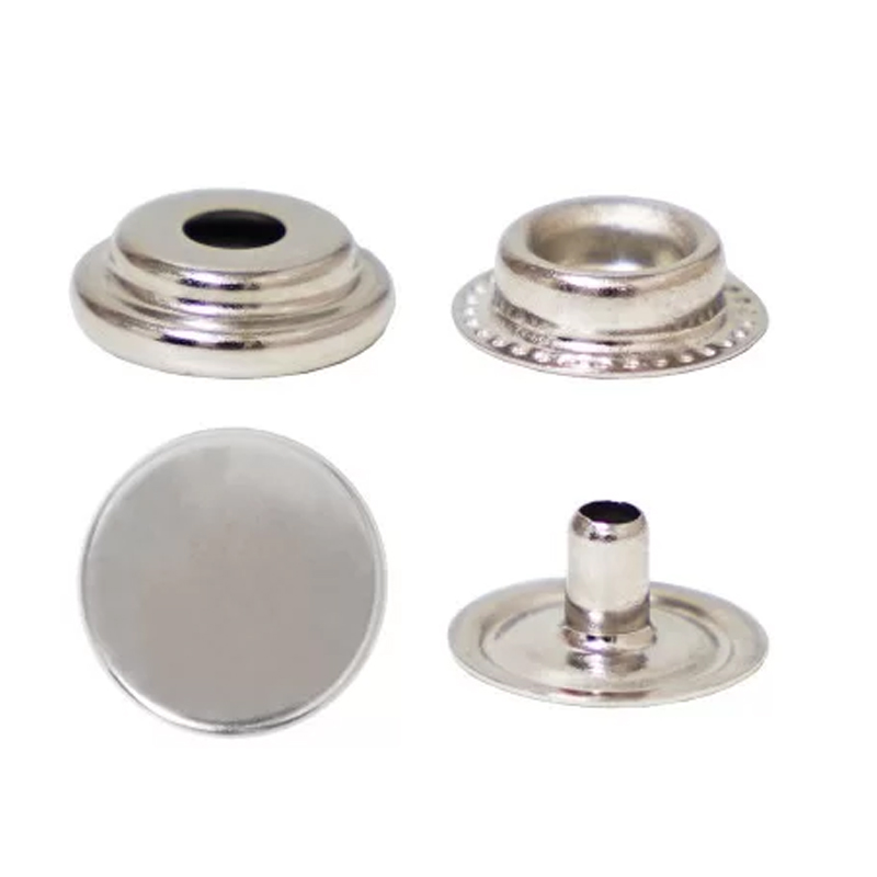 成龙与成家班工装风造型揭秘：一颗405#车篷钮扣背后的硬核美学