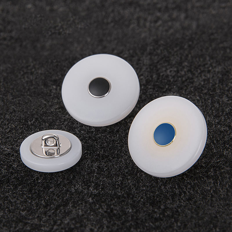 Premium sew-on shank buttons & 4-hole skirt buttons,